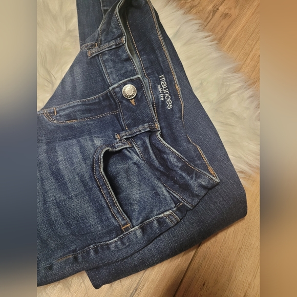 Maurices midrise distressed skinny jeans - Picture 3 of 3